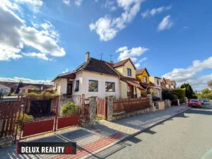 Prodej rodinného domu 4+1, Šmilovského, Brno-Slatina – Pohled na dům z ulice