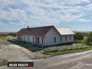 Prodej novostavby rodinného domu 4+kk s bazénem, Vrbovec – fotka 1